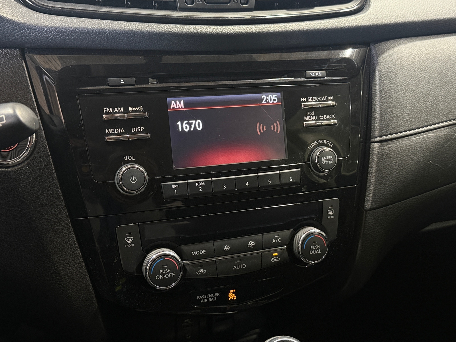 Thumbnail: 2017 Nissan Rogue - 4