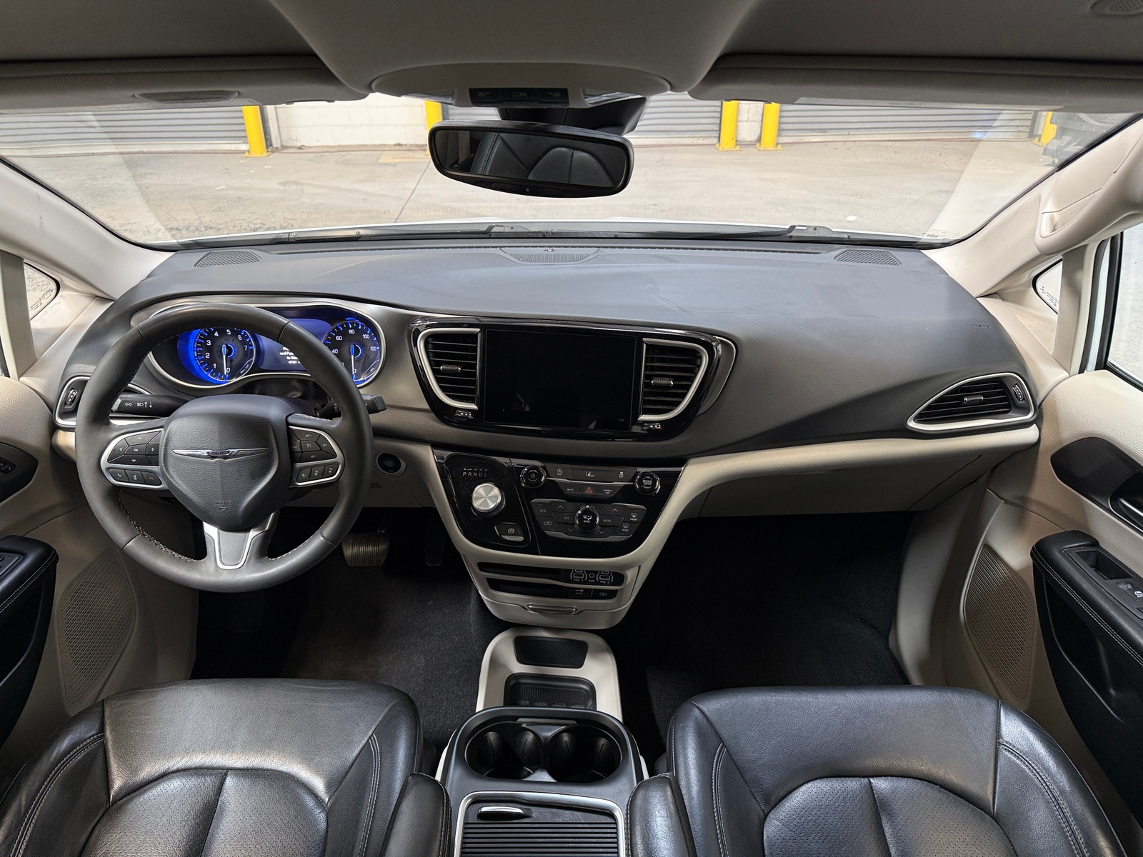 Thumbnail: 2022 Chrysler Pacifica - 3