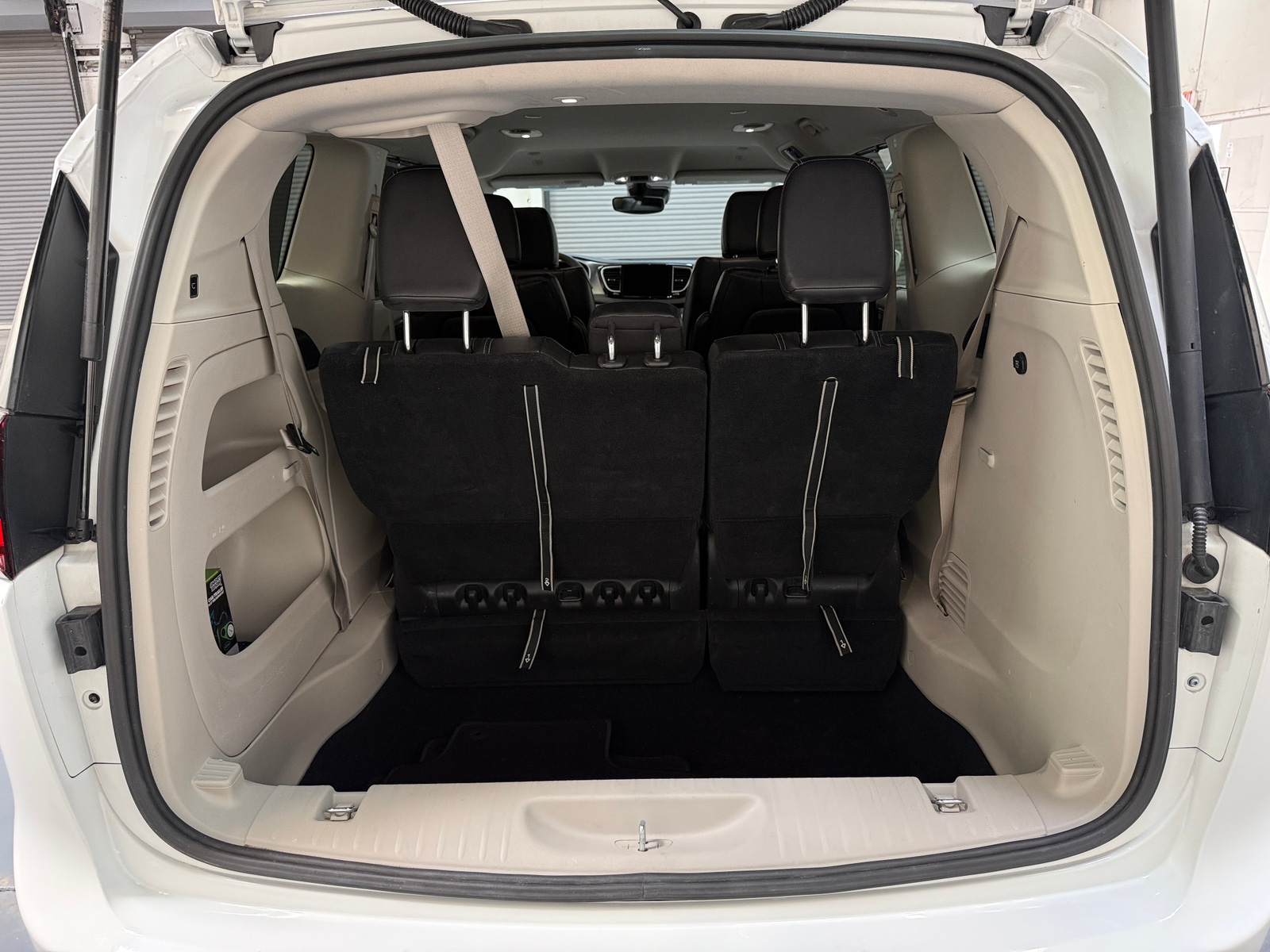 Thumbnail: 2022 Chrysler Pacifica - 7