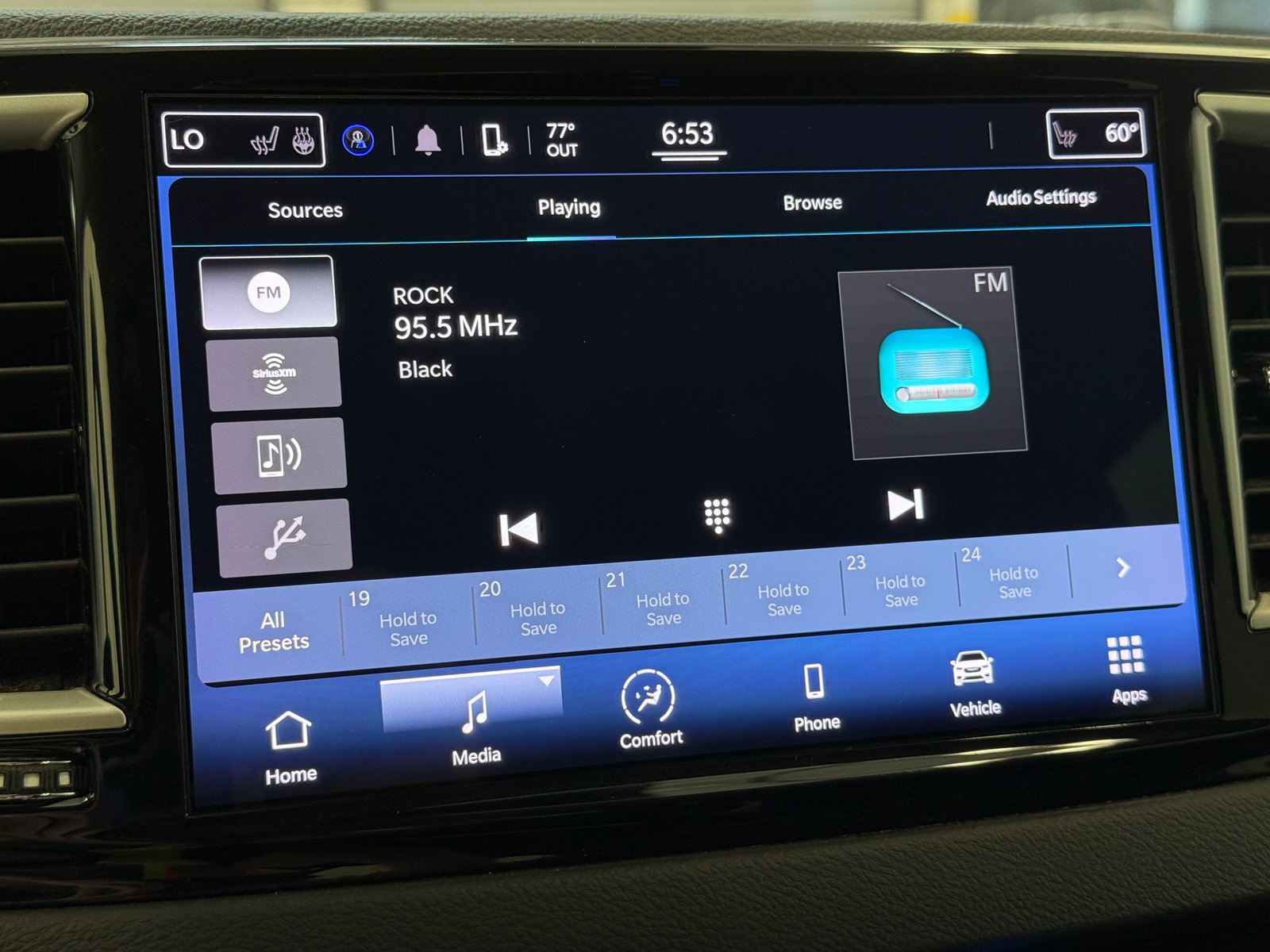 Thumbnail: 2022 Chrysler Pacifica - 4