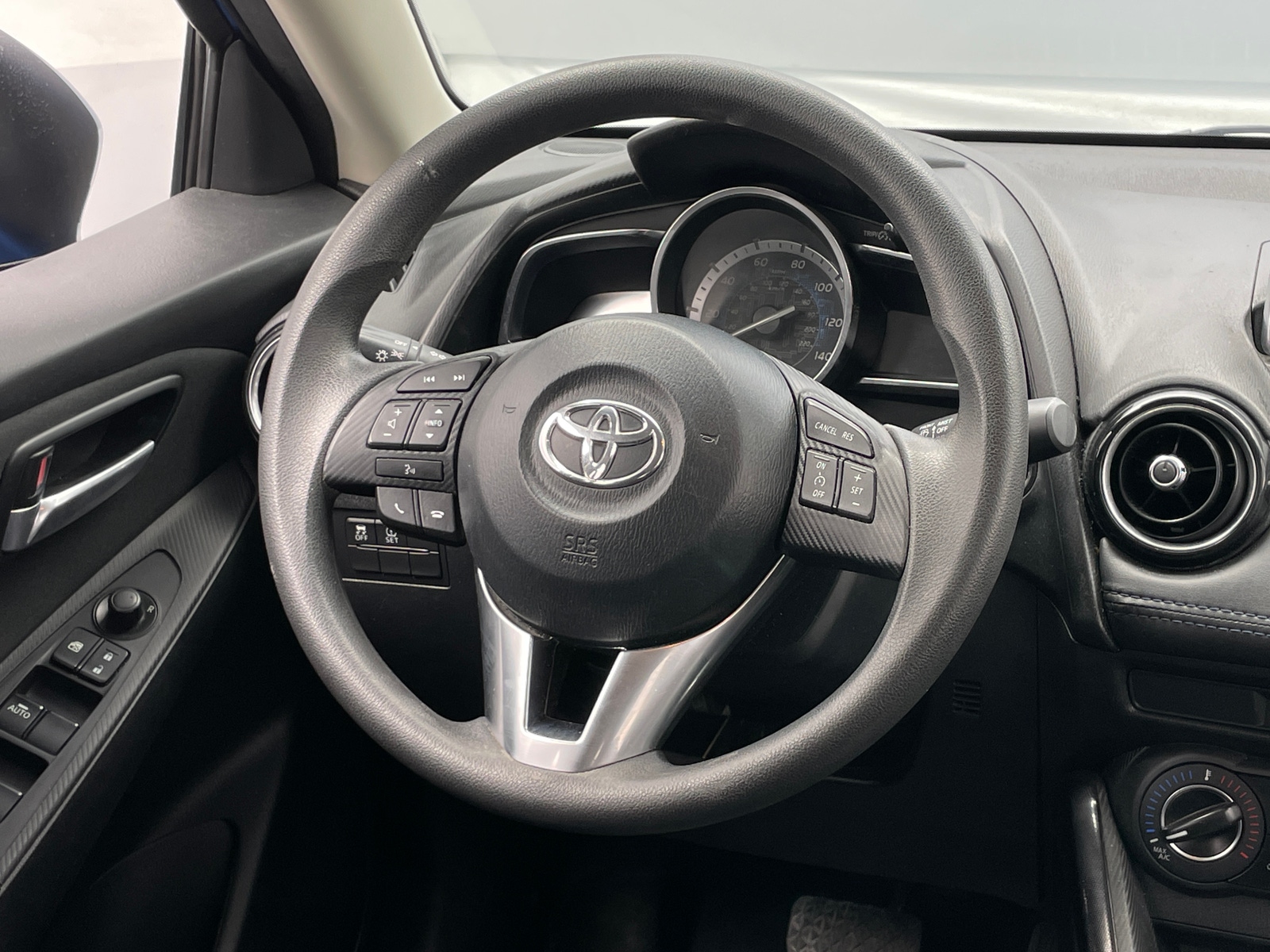 Thumbnail: 2017 Toyota Yaris iA - 5