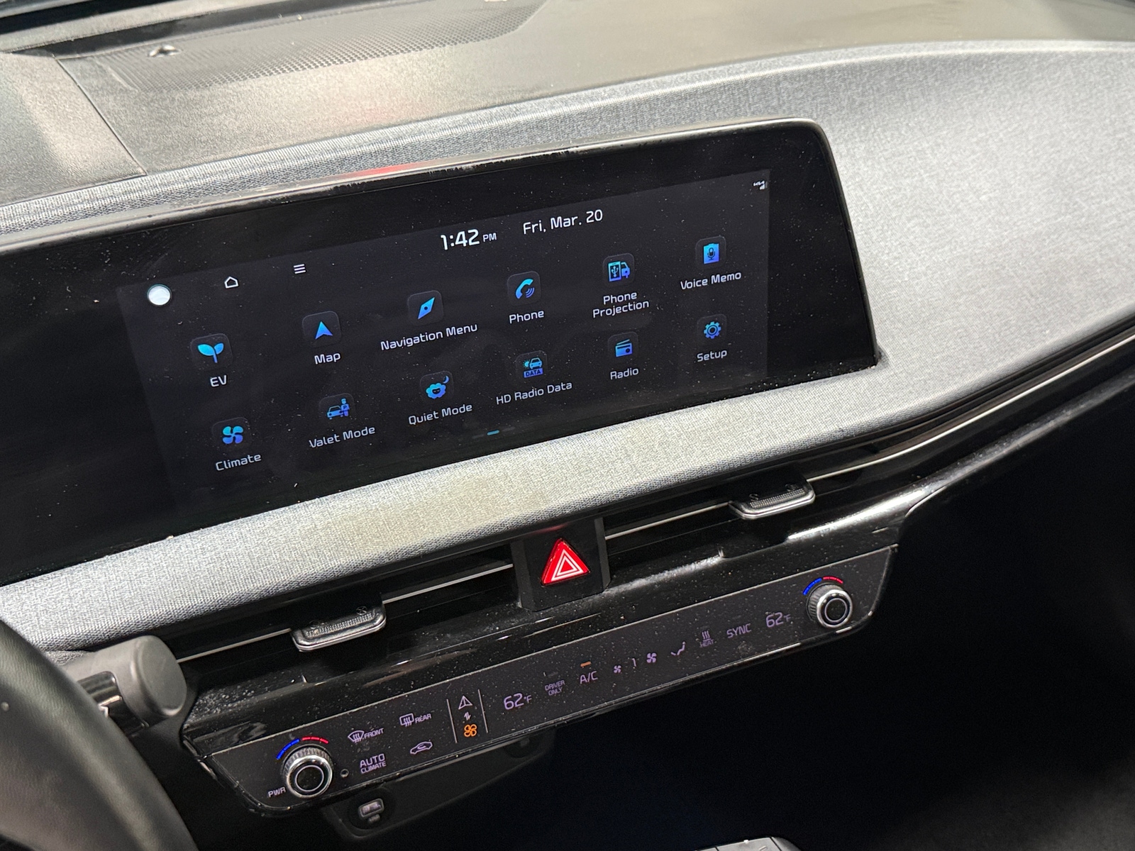 Thumbnail: 2022 Kia EV6 - 3