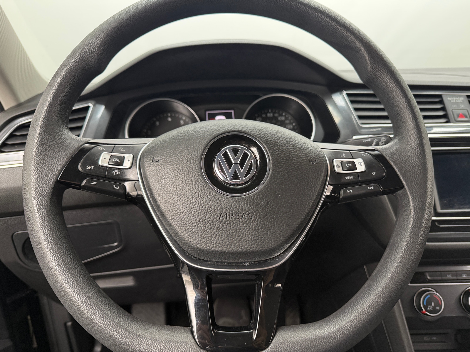 Thumbnail: 2021 Volkswagen Tiguan - 5