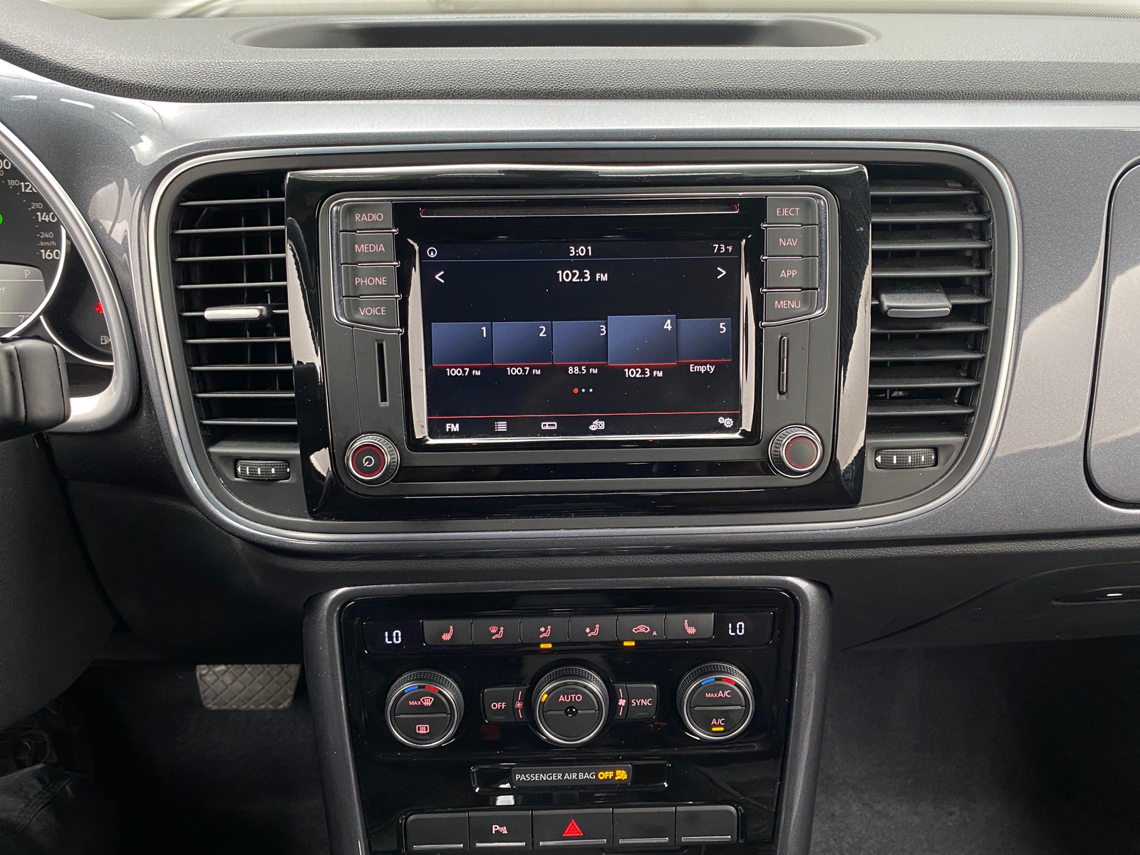 Thumbnail: 2019 Volkswagen Beetle - 4