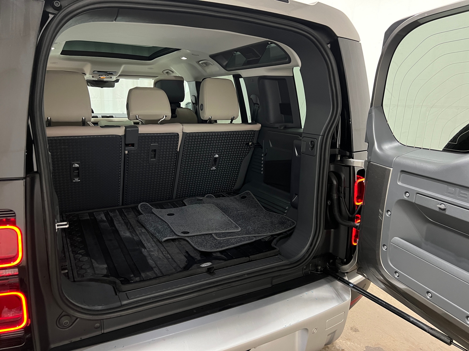 Thumbnail: 2024 Land Rover Defender - 6