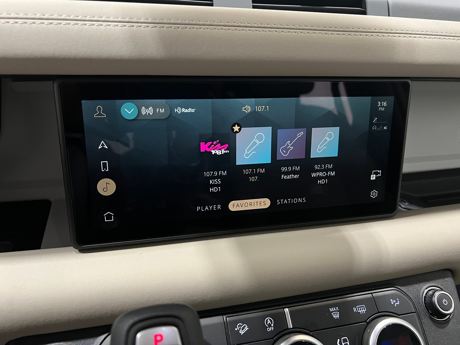 Thumbnail: 2024 Land Rover Defender - 3