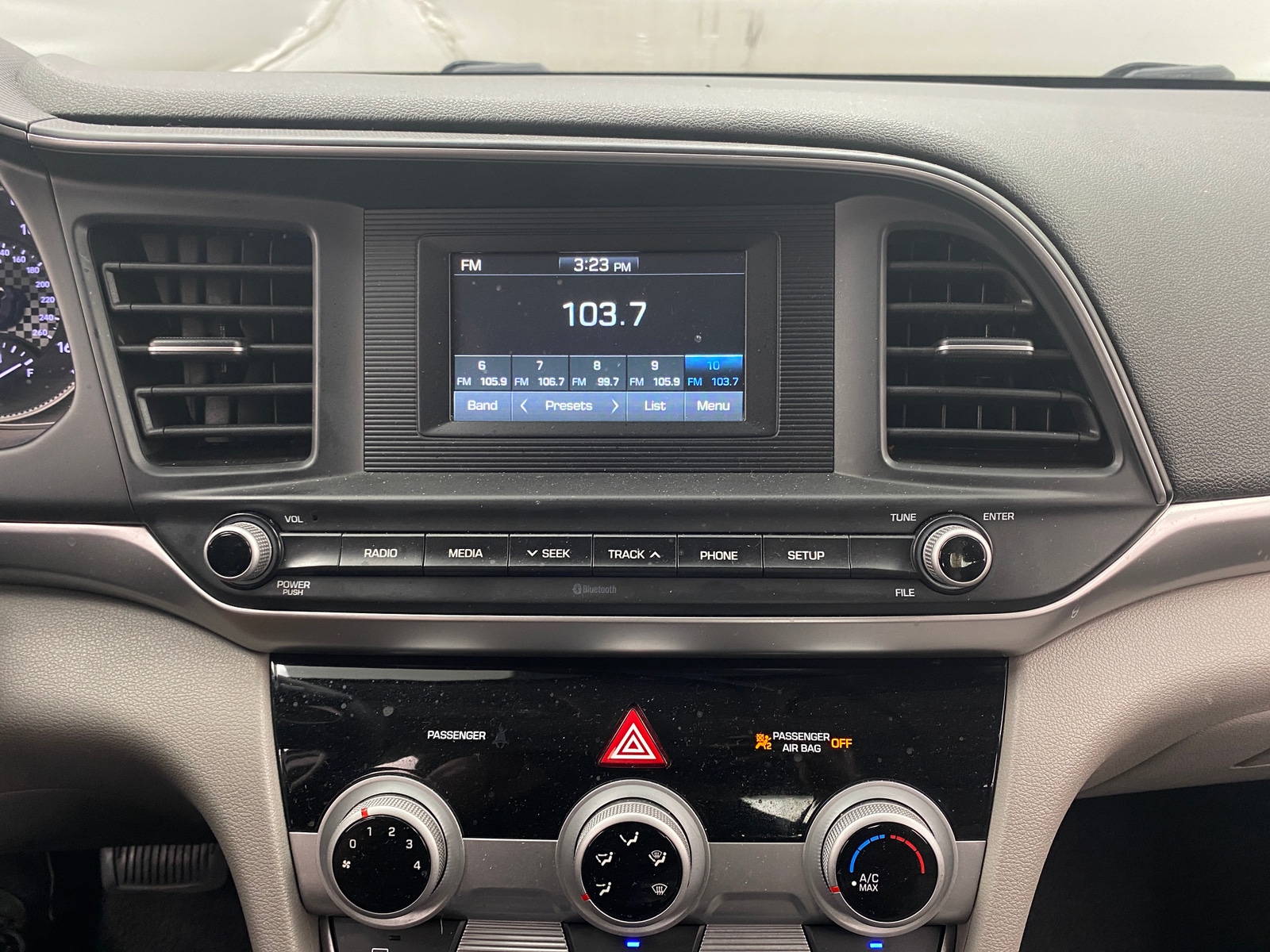 Thumbnail: 2019 Hyundai Elantra - 4