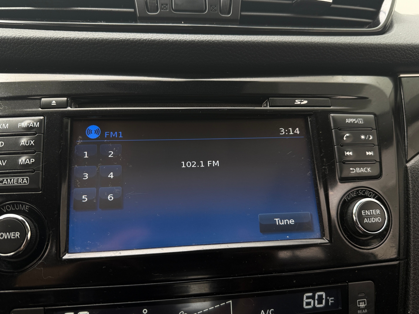 Thumbnail: 2017 Nissan Rogue Sport - 3