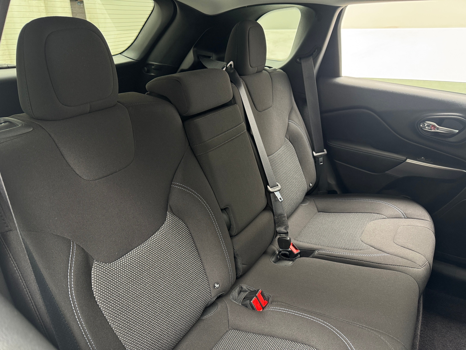 Thumbnail: 2019 Jeep Cherokee - 6