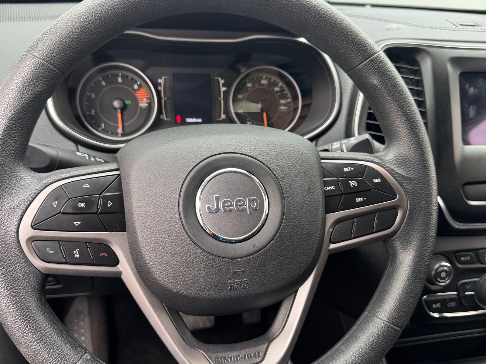 Thumbnail: 2019 Jeep Cherokee - 5