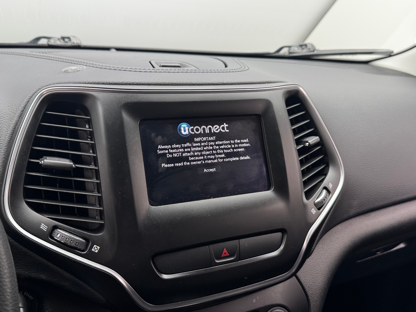 Thumbnail: 2019 Jeep Cherokee - 4