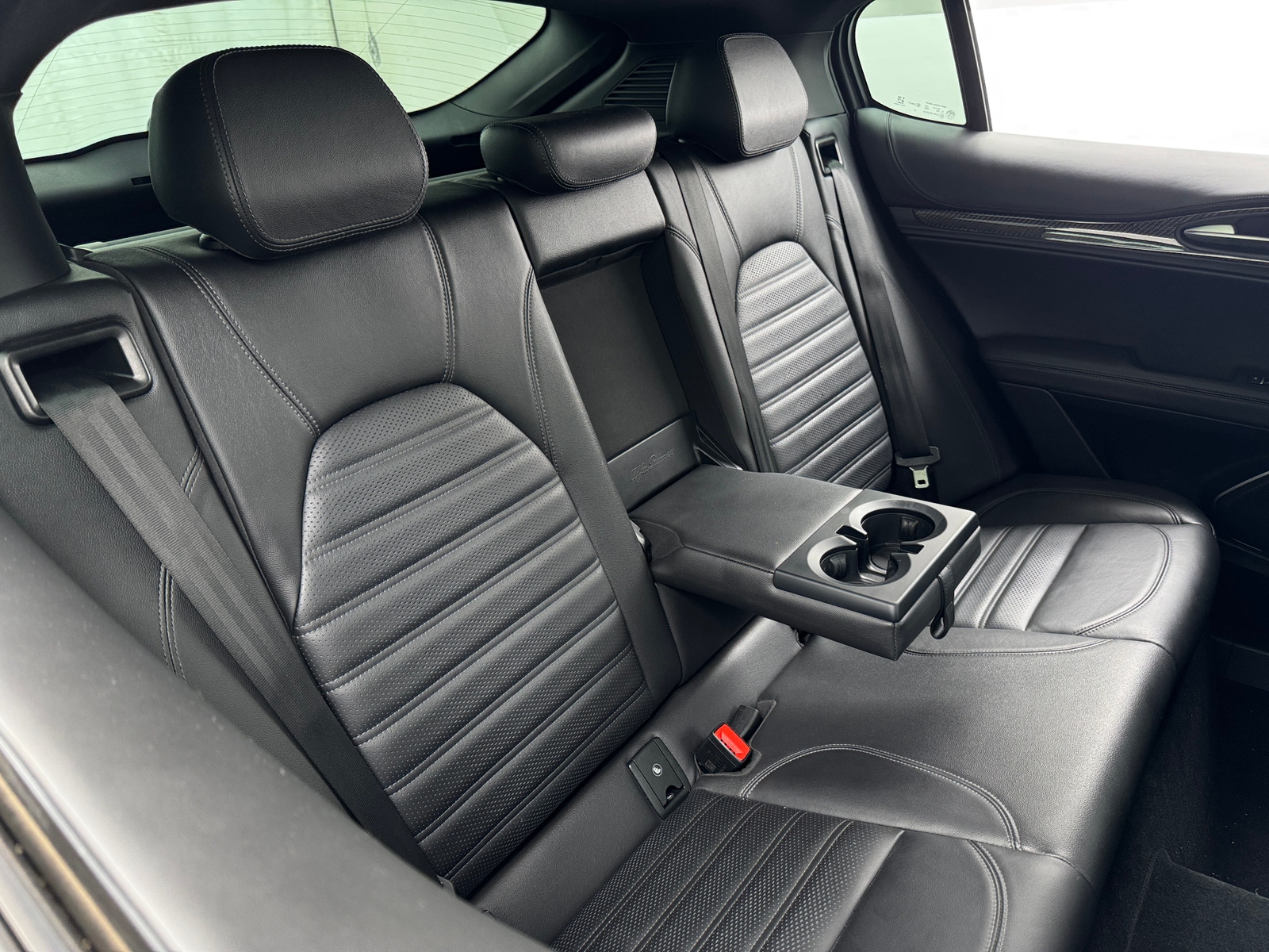 Thumbnail: 2022 Alfa Romeo Stelvio - 5