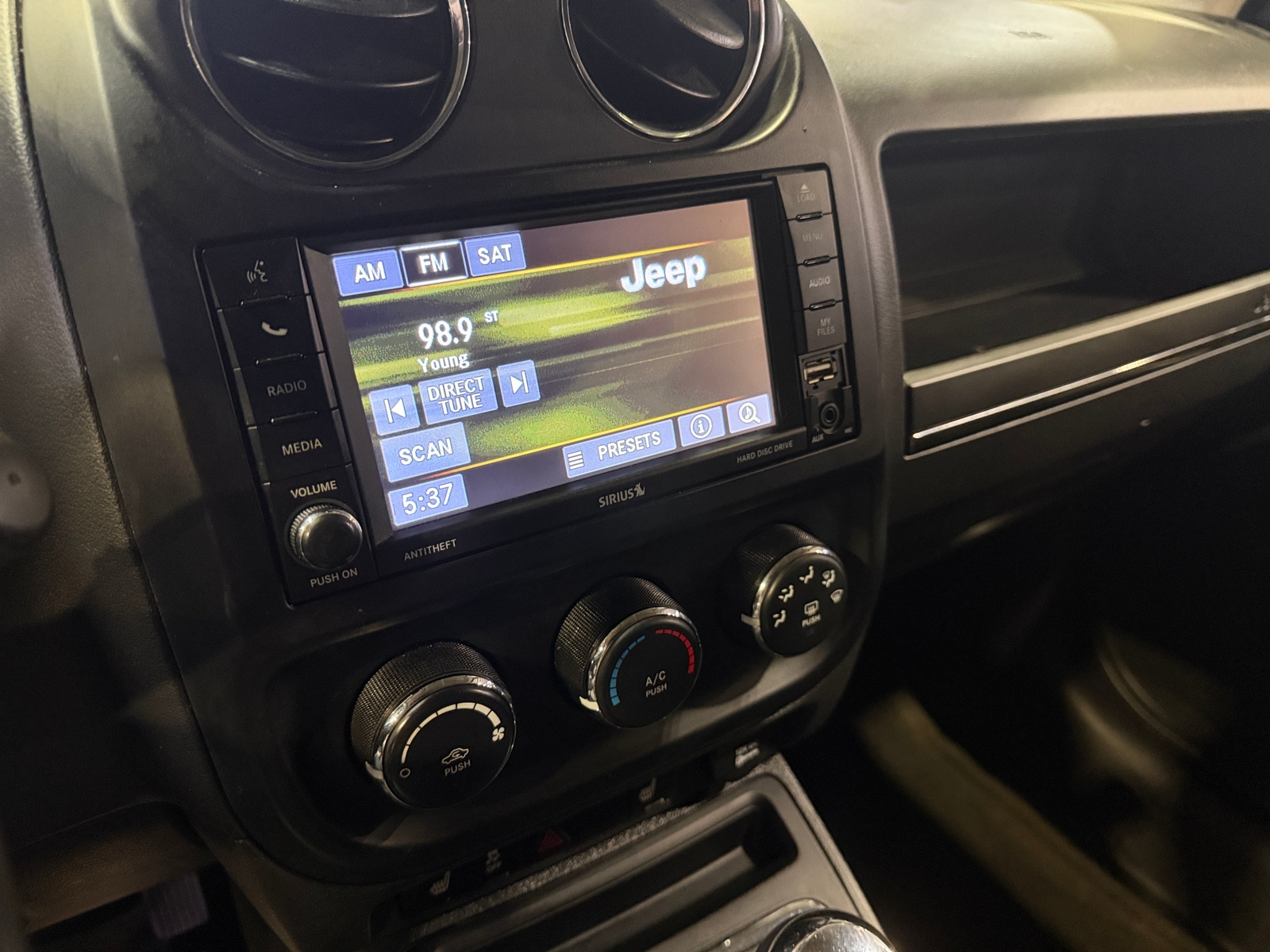 Thumbnail: 2016 Jeep Patriot - 3