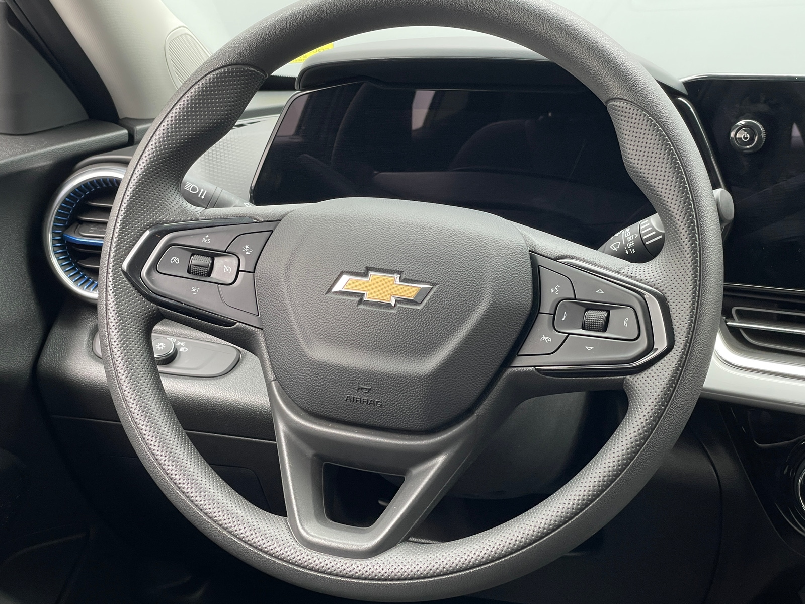 Thumbnail: 2025 Chevrolet Trax - 5