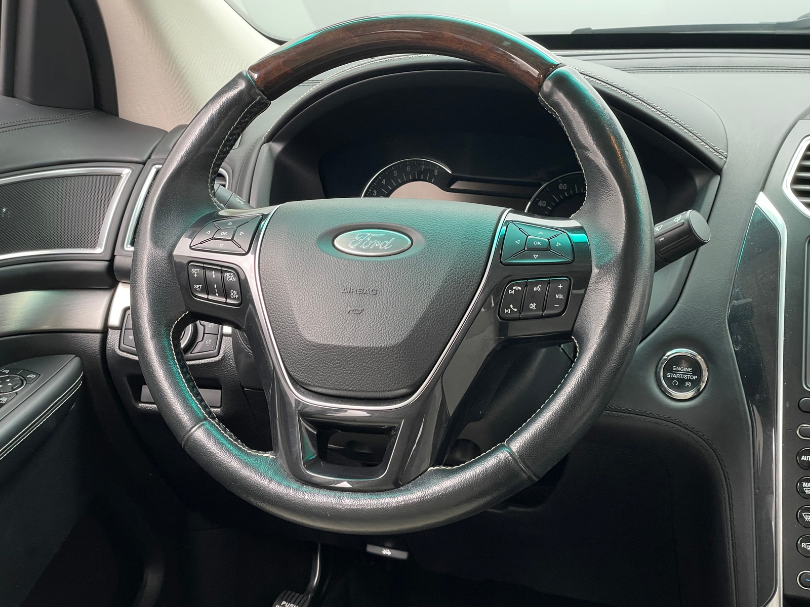 Thumbnail: 2017 Ford Explorer - 4