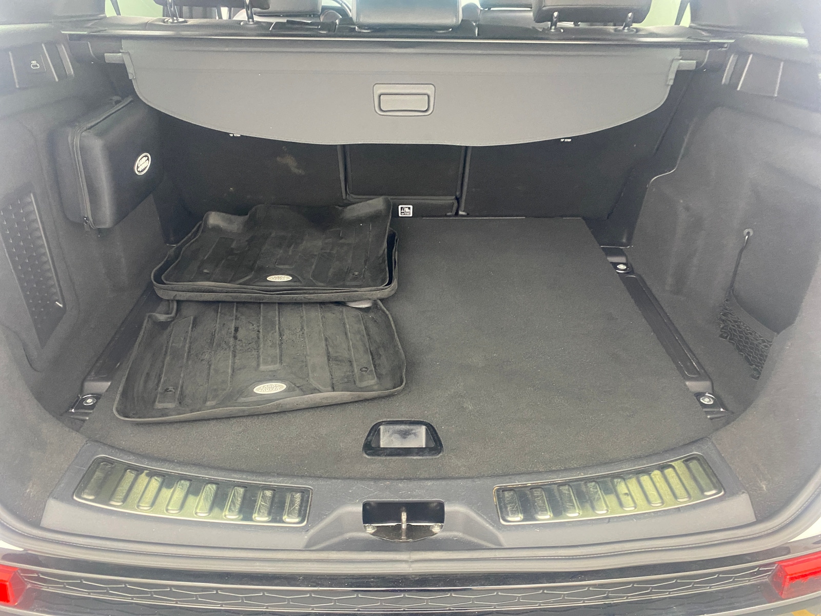 Thumbnail: 2023 Land Rover Discovery Sport - 6