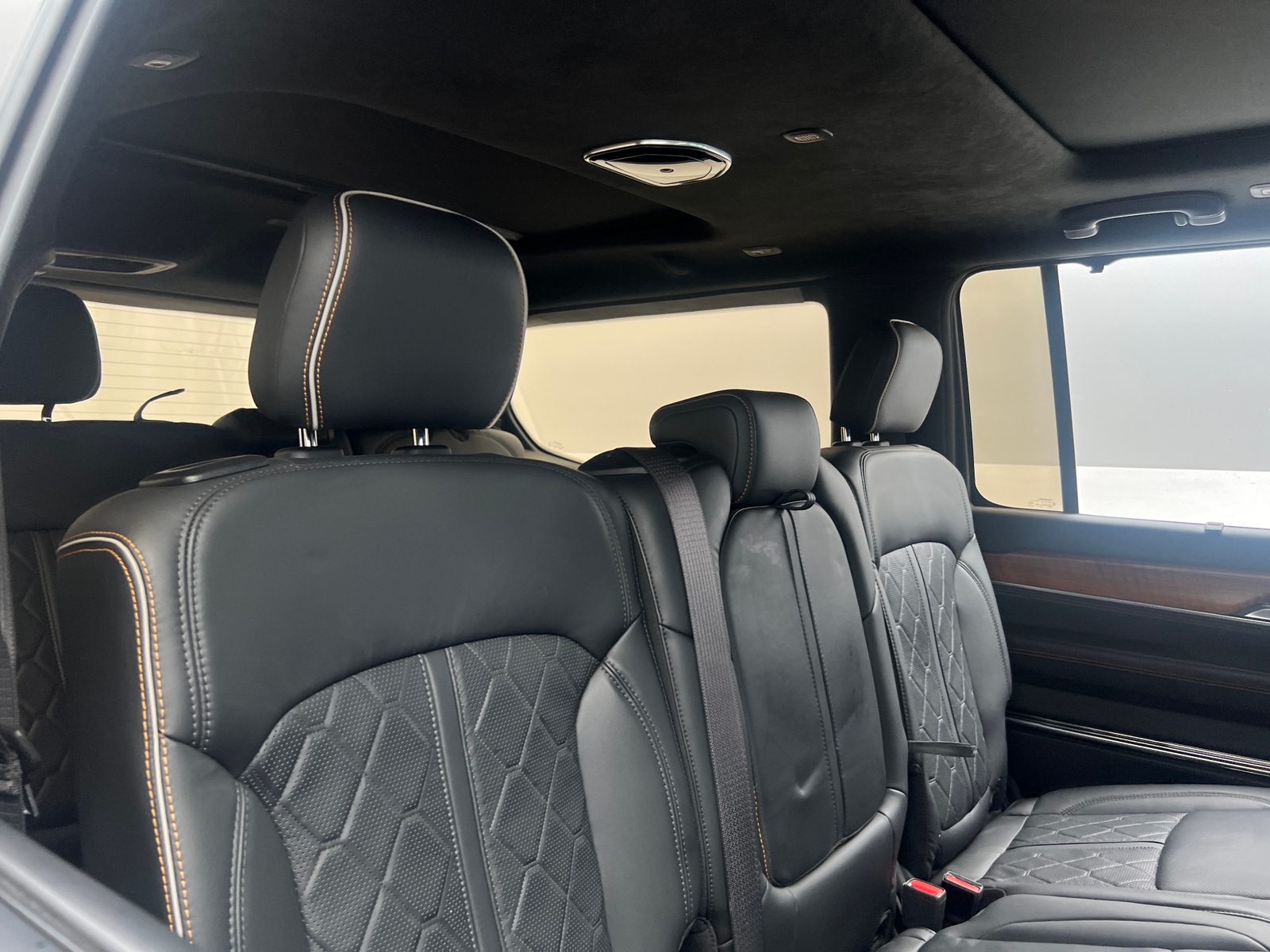 Thumbnail: 2022 Jeep Grand Wagoneer - 5