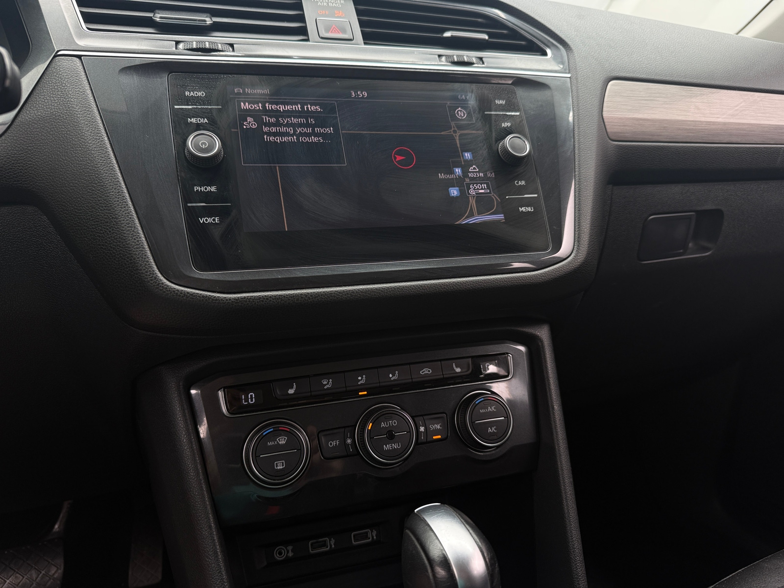 Thumbnail: 2018 Volkswagen Tiguan - 3