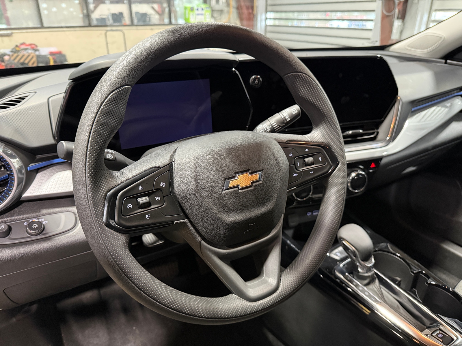 Thumbnail: 2025 Chevrolet Trax - 5