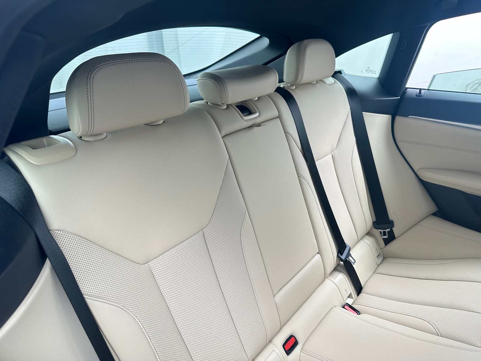 Thumbnail: 2023 BMW i4 - 5