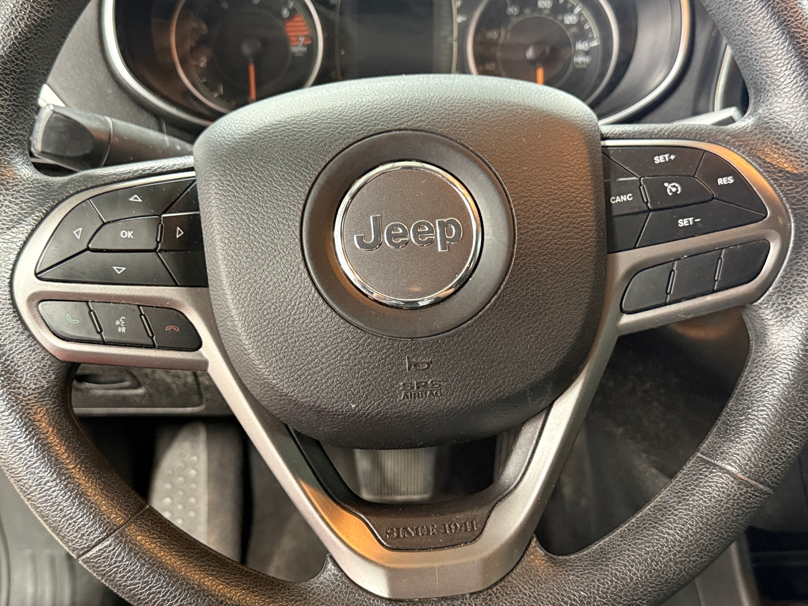 Thumbnail: 2019 Jeep Cherokee - 5