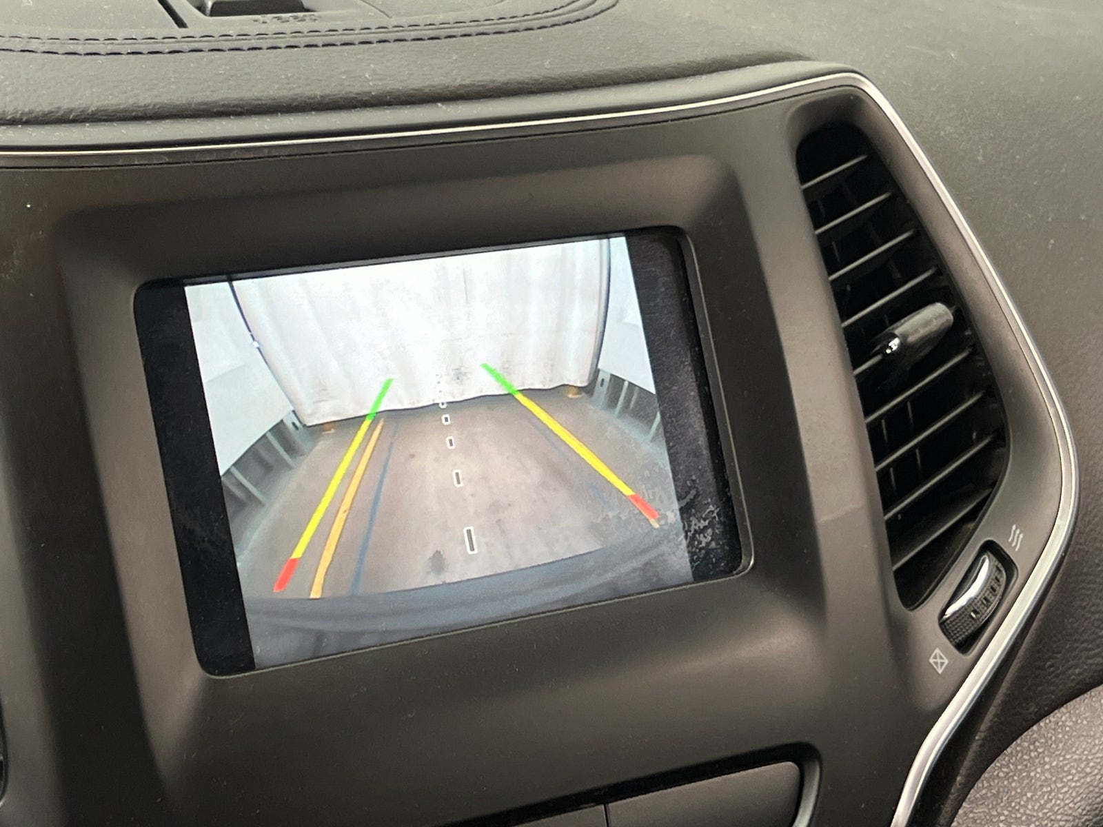 Thumbnail: 2019 Jeep Cherokee - 4