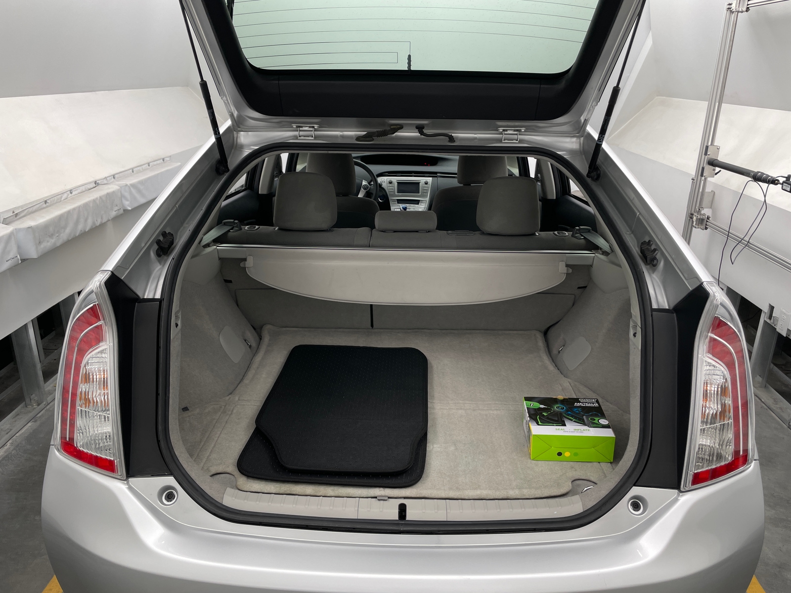 Thumbnail: 2015 Toyota Prius - 7