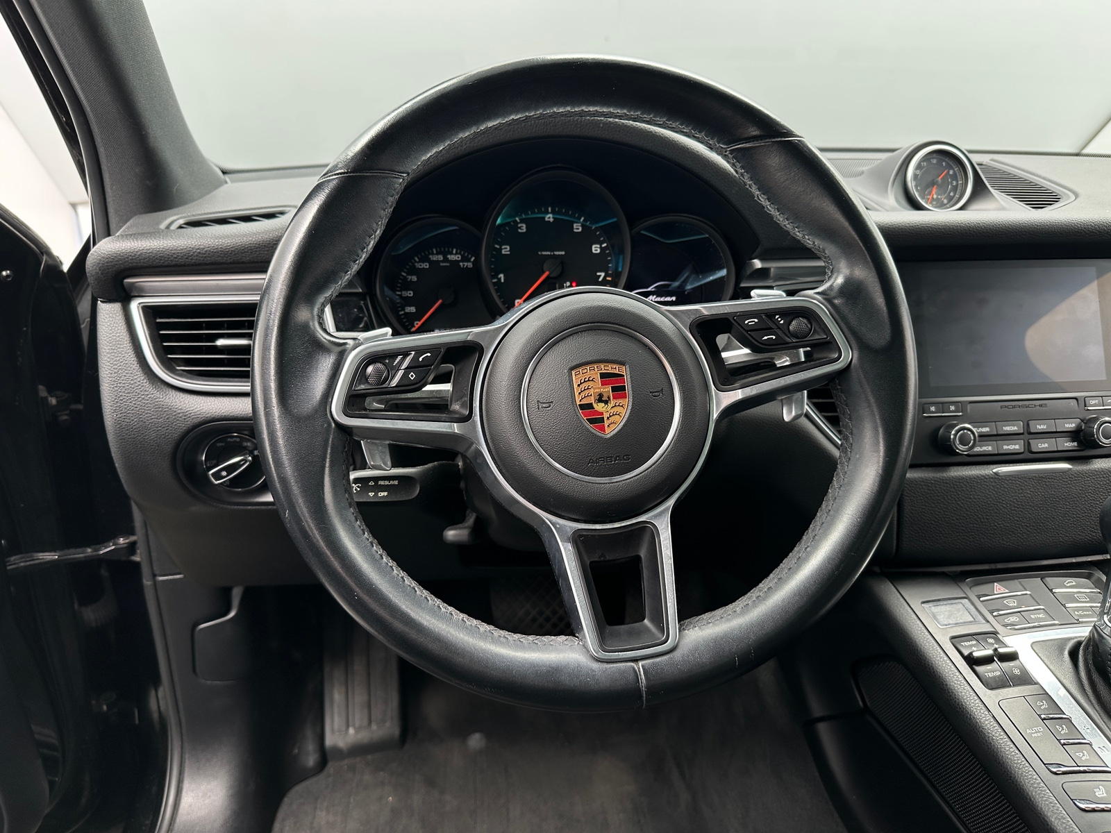 Thumbnail: 2018 Porsche Macan - 4