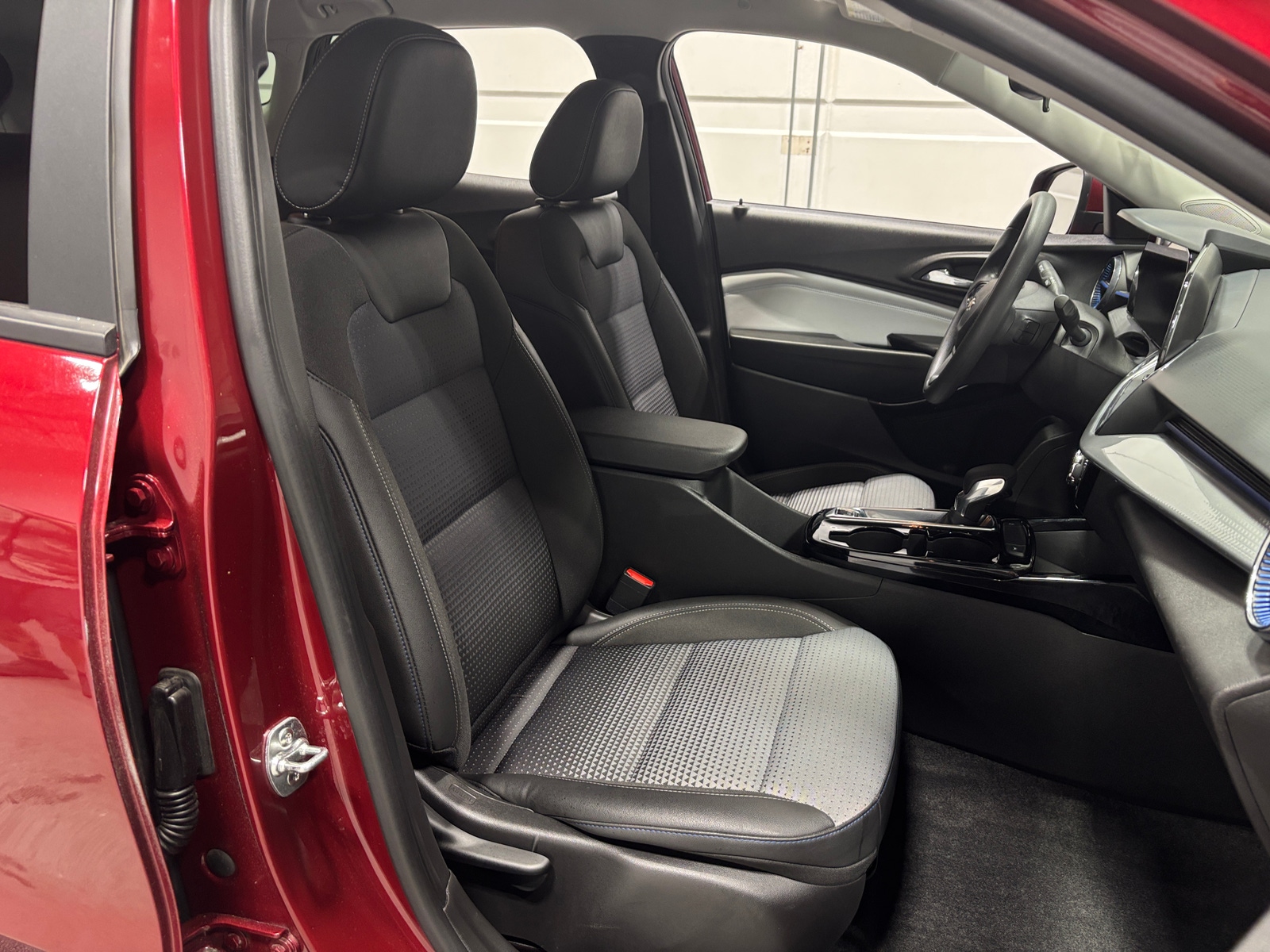 Thumbnail: 2025 Chevrolet Trax - 2