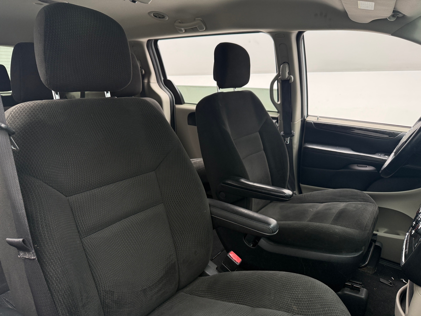 Thumbnail: 2017 Dodge Grand Caravan - 2