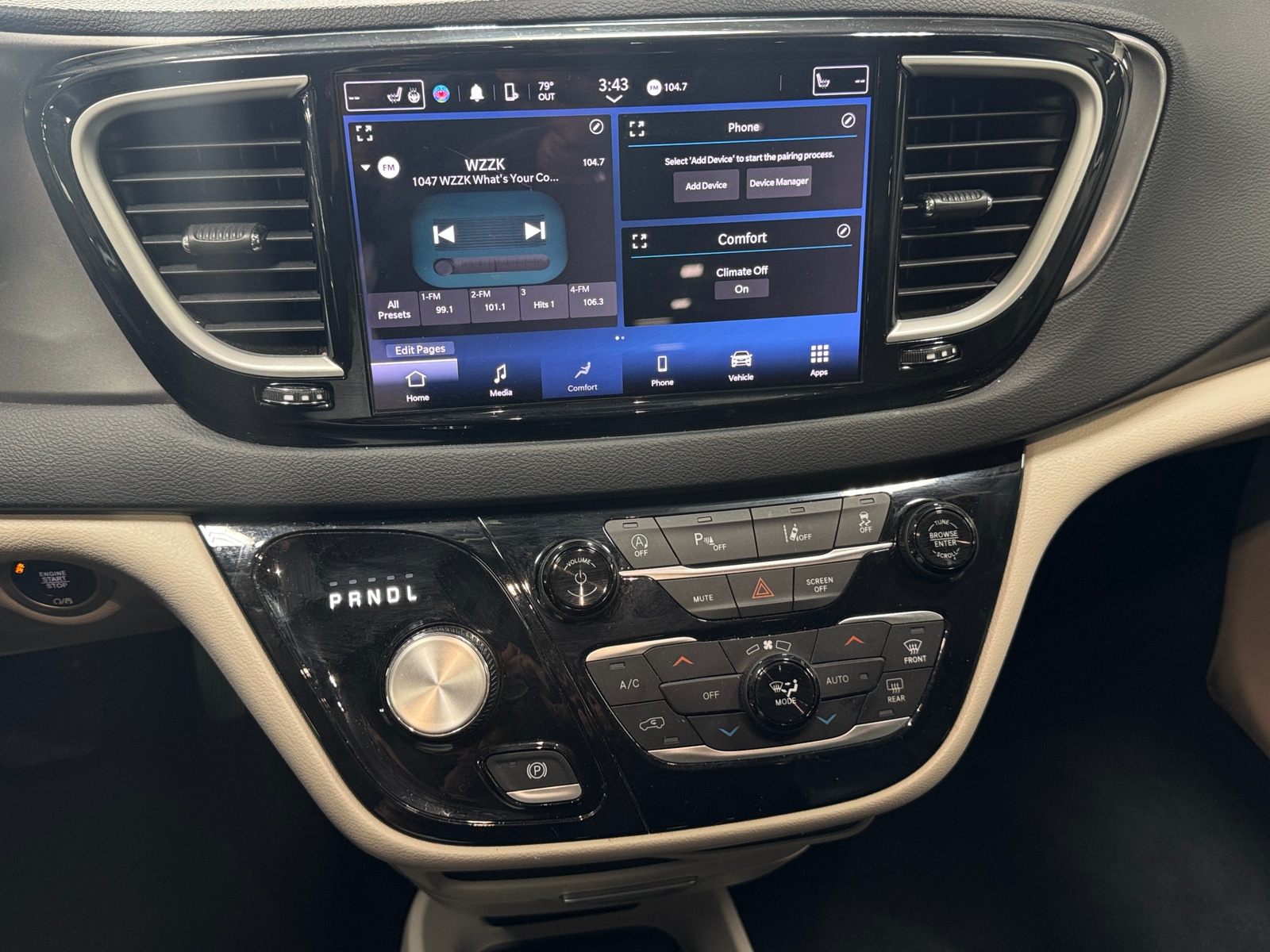 Thumbnail: 2023 Chrysler Pacifica - 3