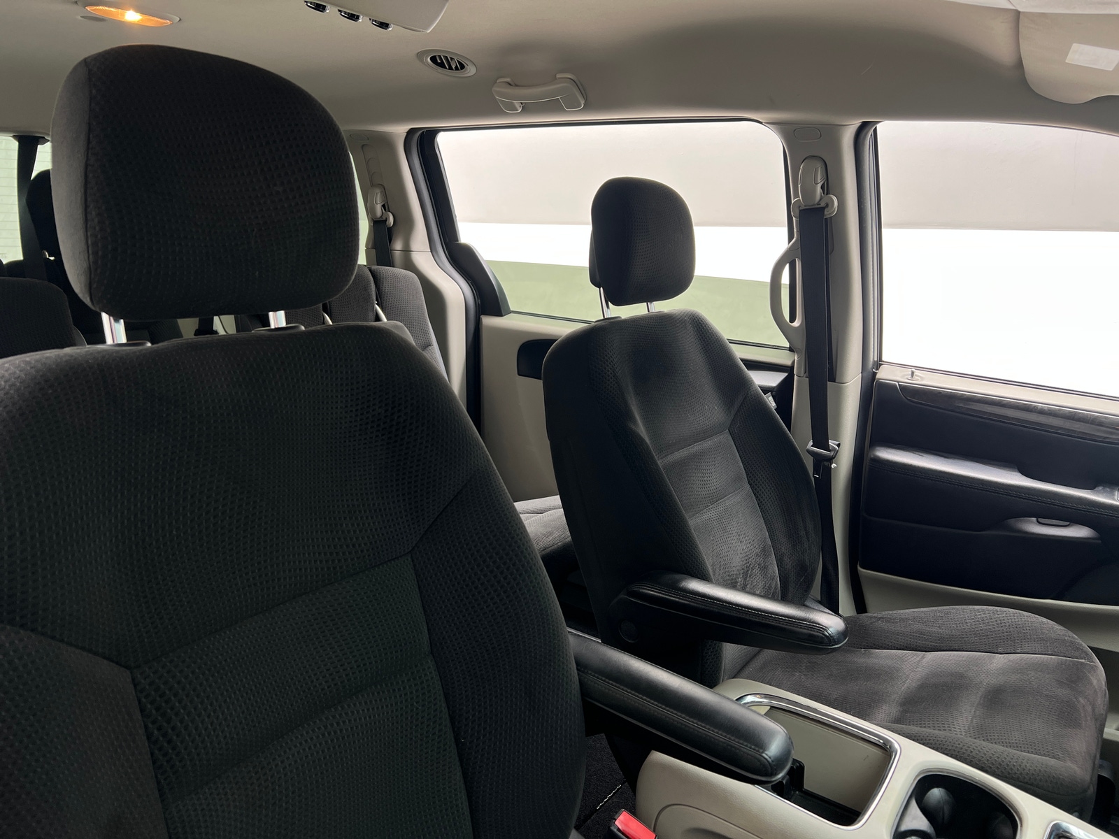 Thumbnail: 2016 Dodge Grand Caravan - 2