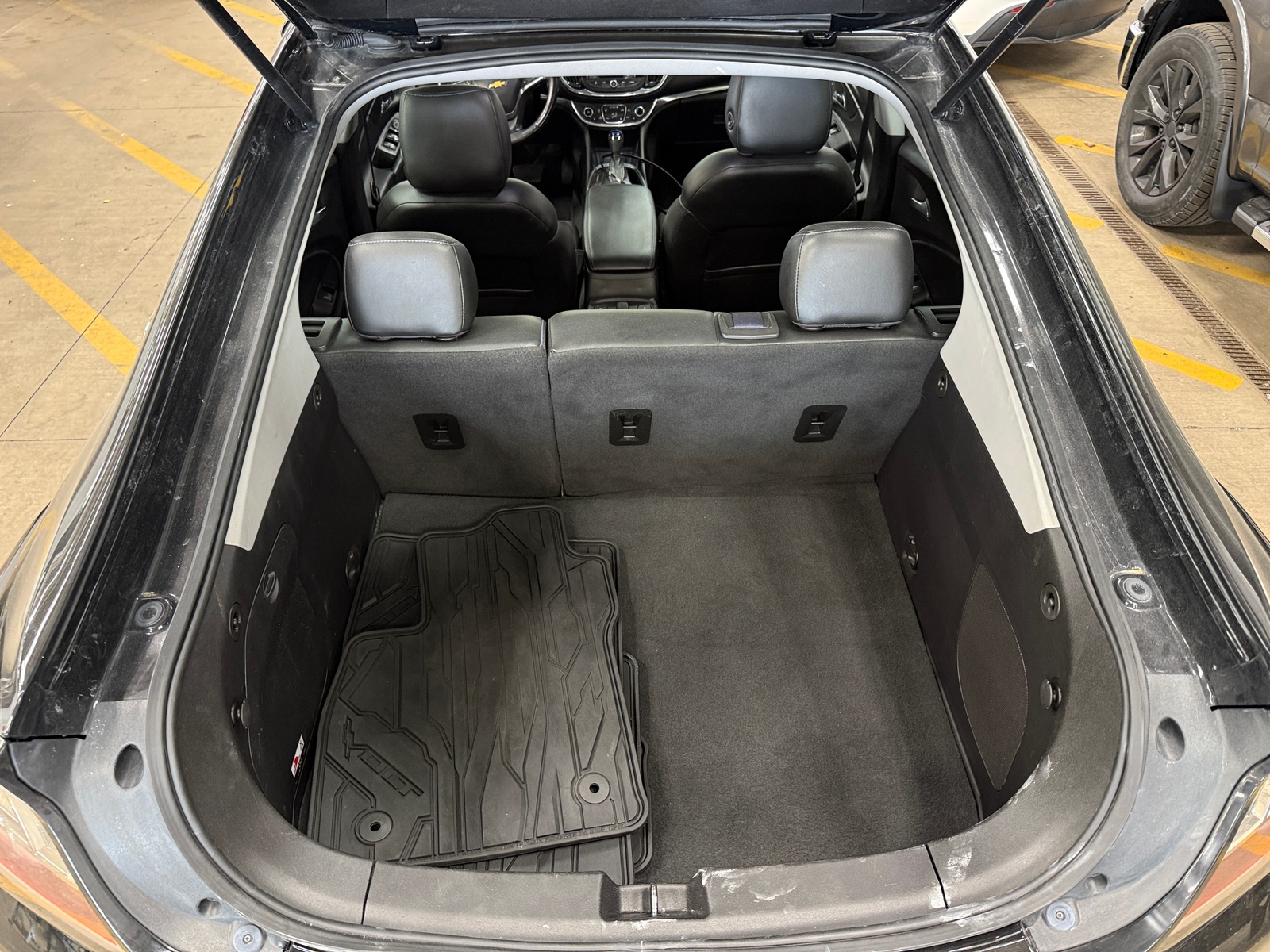 Thumbnail: 2018 Chevrolet Volt - 6