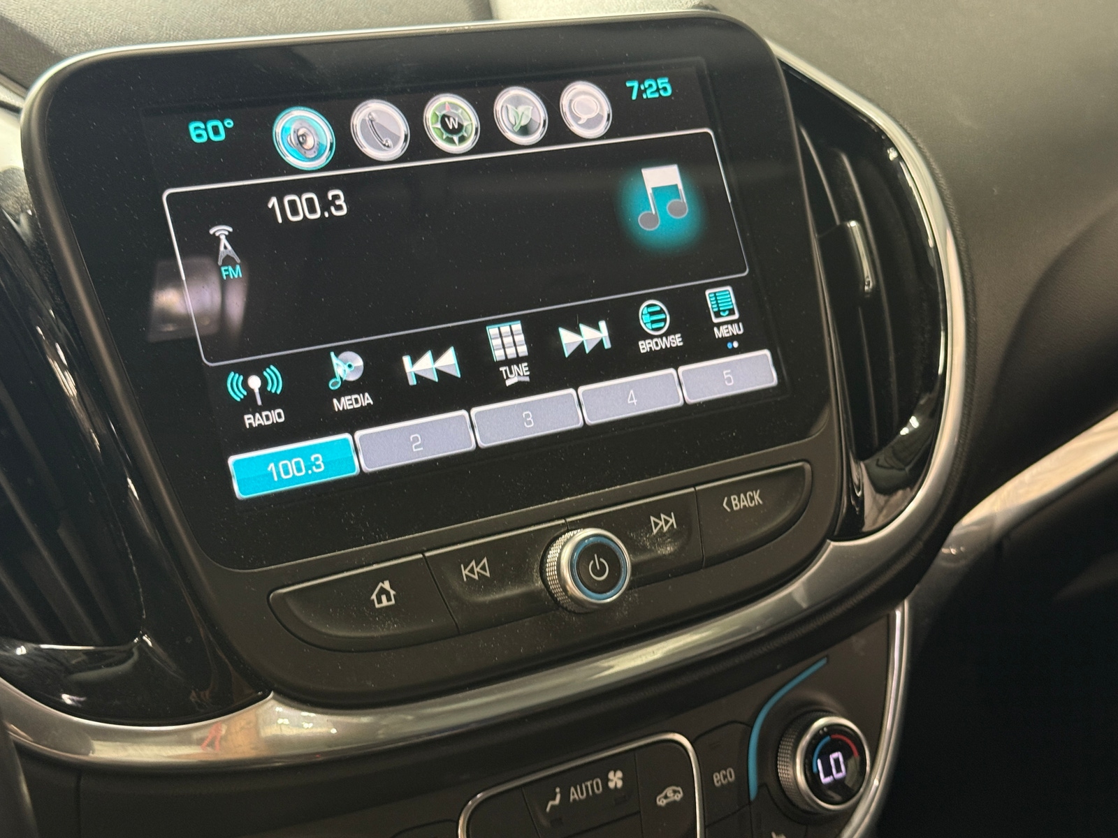 Thumbnail: 2018 Chevrolet Volt - 3