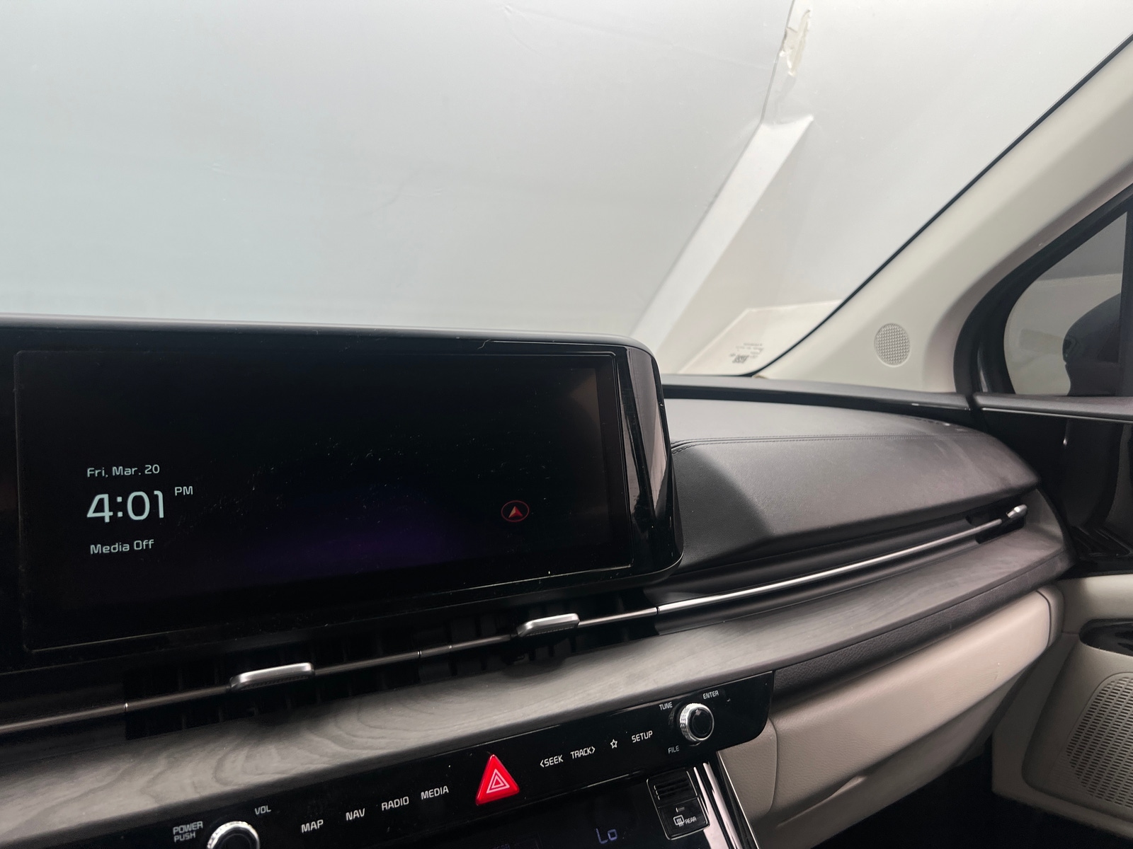 Thumbnail: 2024 Kia Carnival - 3