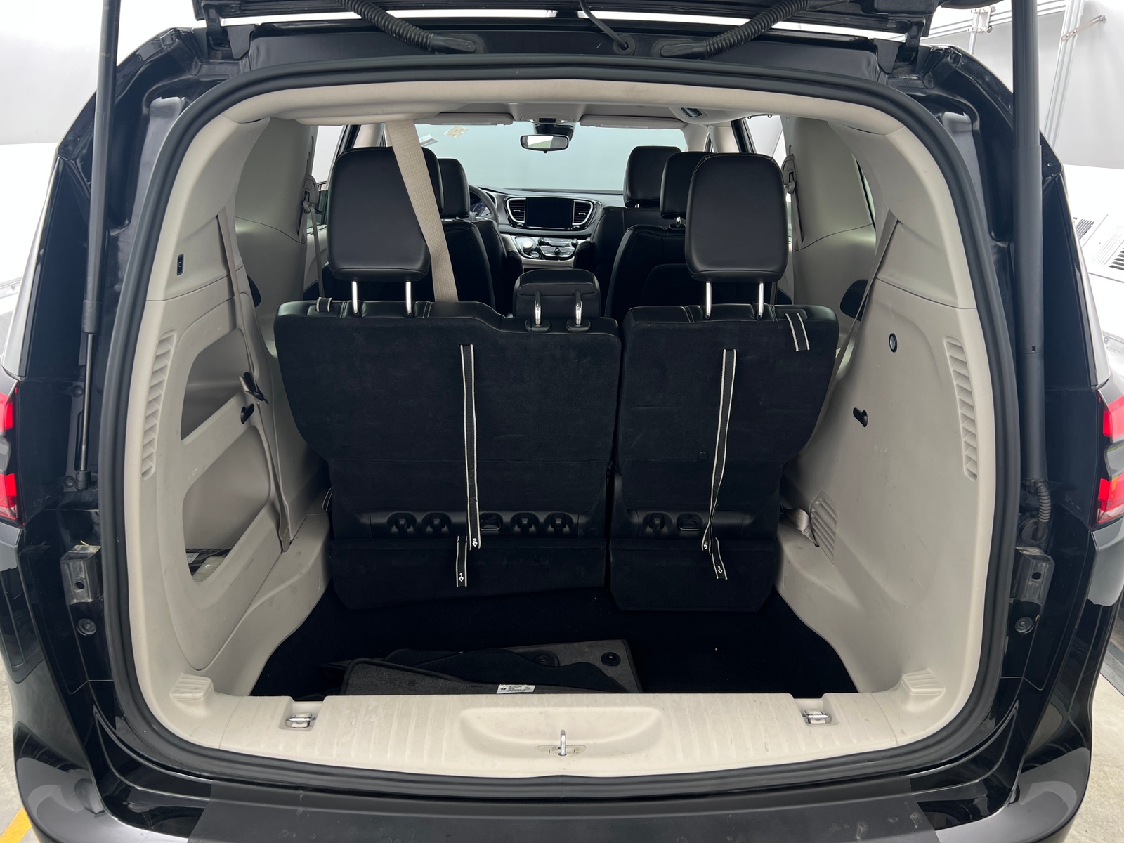 Thumbnail: 2024 Chrysler Pacifica - 6