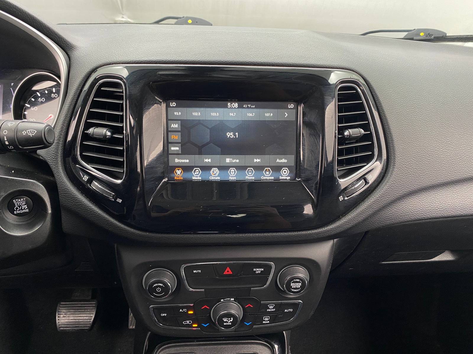 Thumbnail: 2019 Jeep Compass - 4