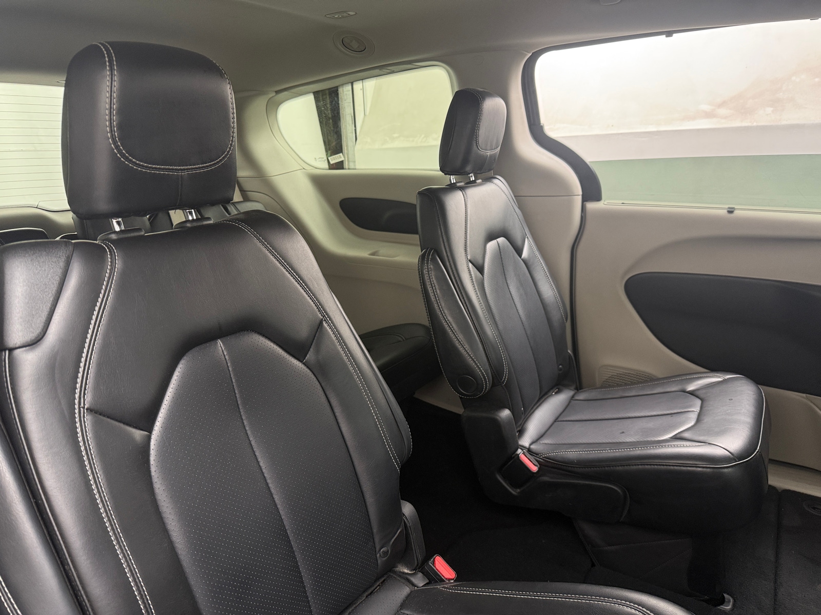 Thumbnail: 2023 Chrysler Pacifica - 5