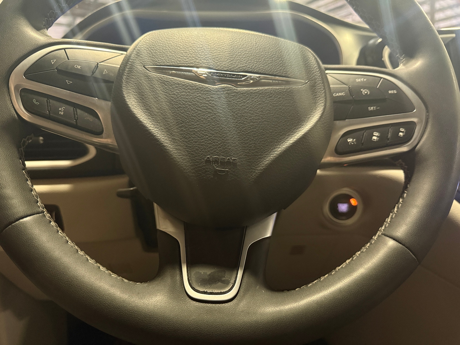 Thumbnail: 2023 Chrysler Pacifica - 4