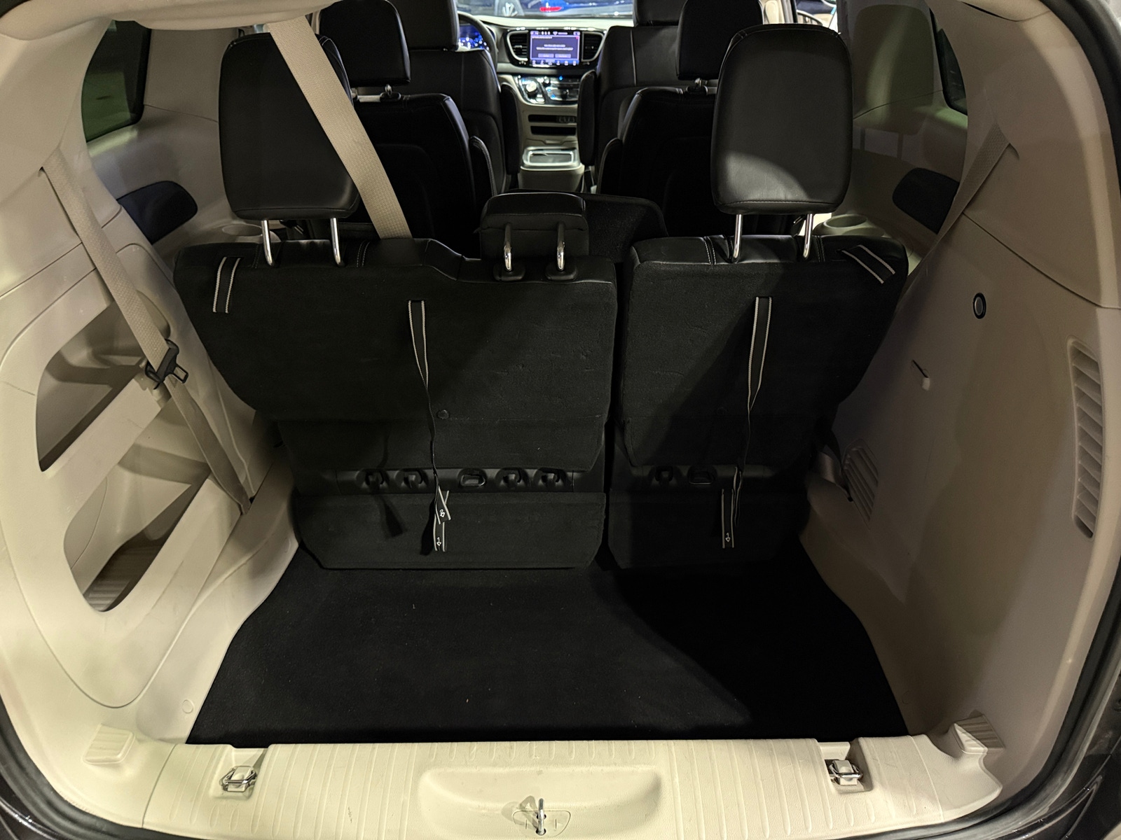 Thumbnail: 2023 Chrysler Pacifica - 6