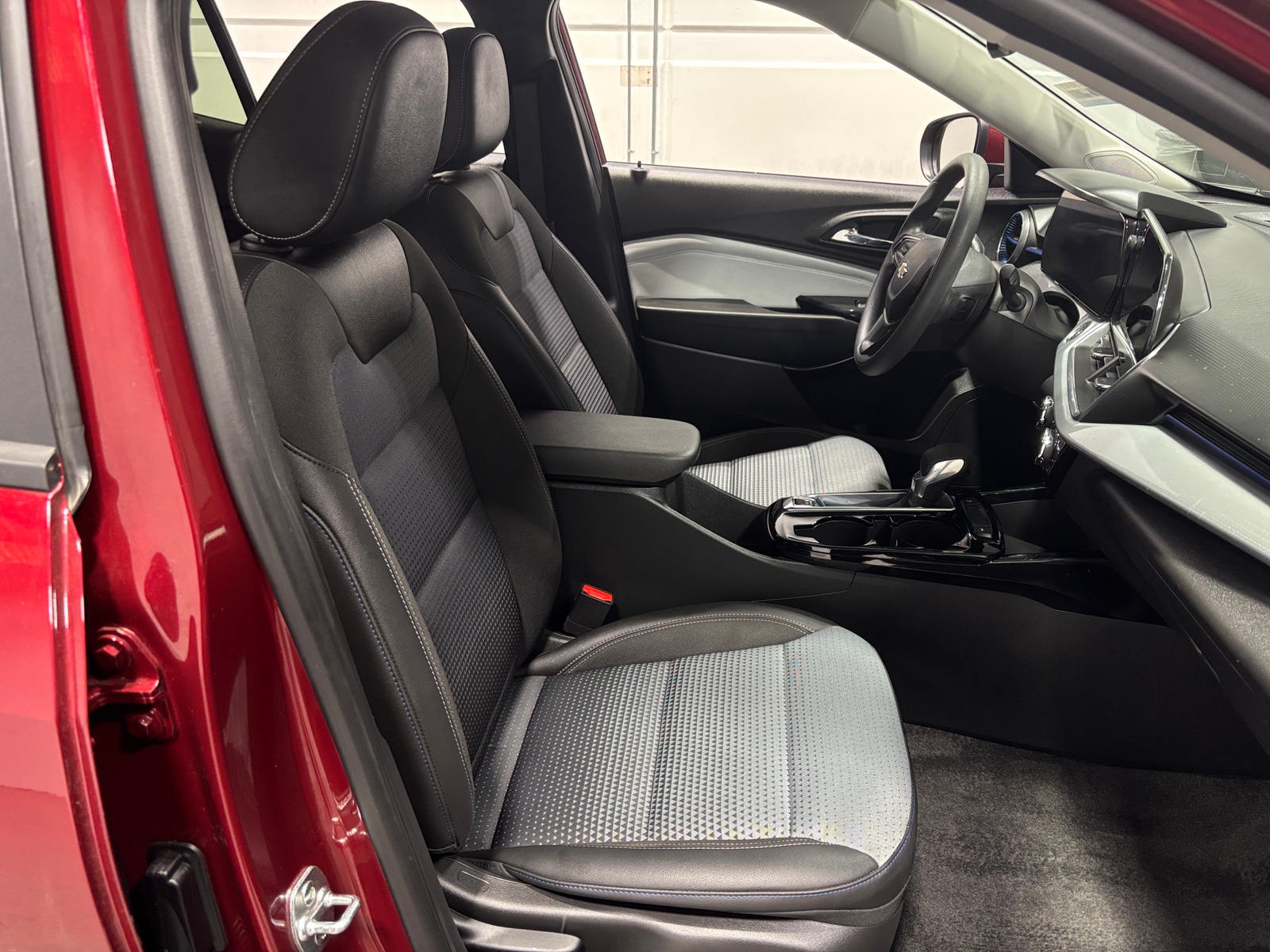 Thumbnail: 2025 Chevrolet Trax - 2