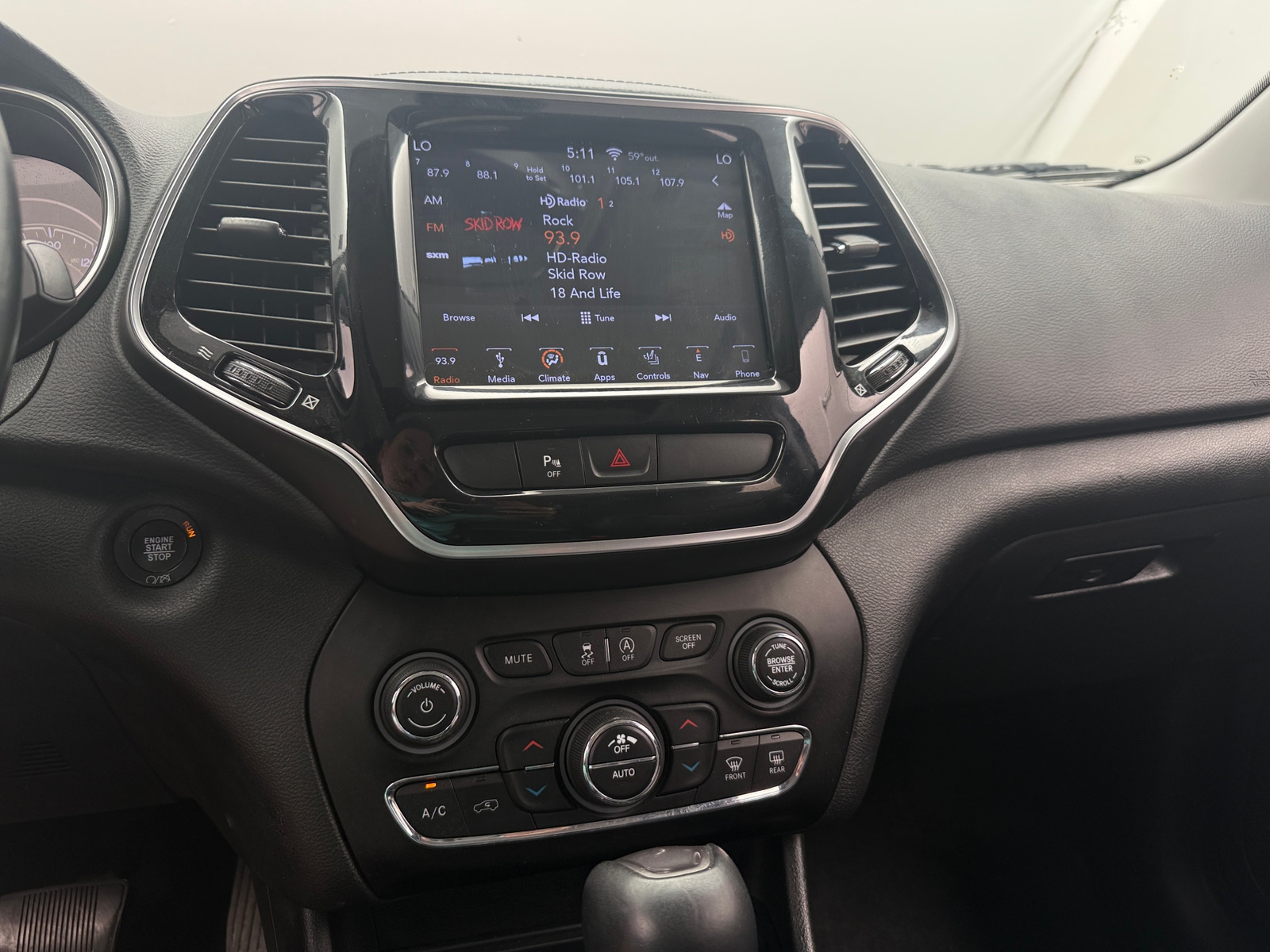 Thumbnail: 2019 Jeep Cherokee - 3