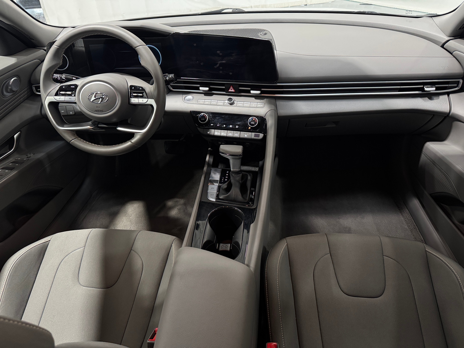 Thumbnail: 2023 Hyundai Elantra - 3