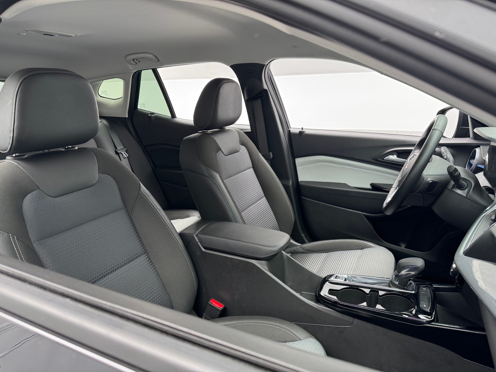 Thumbnail: 2025 Chevrolet Trax - 2