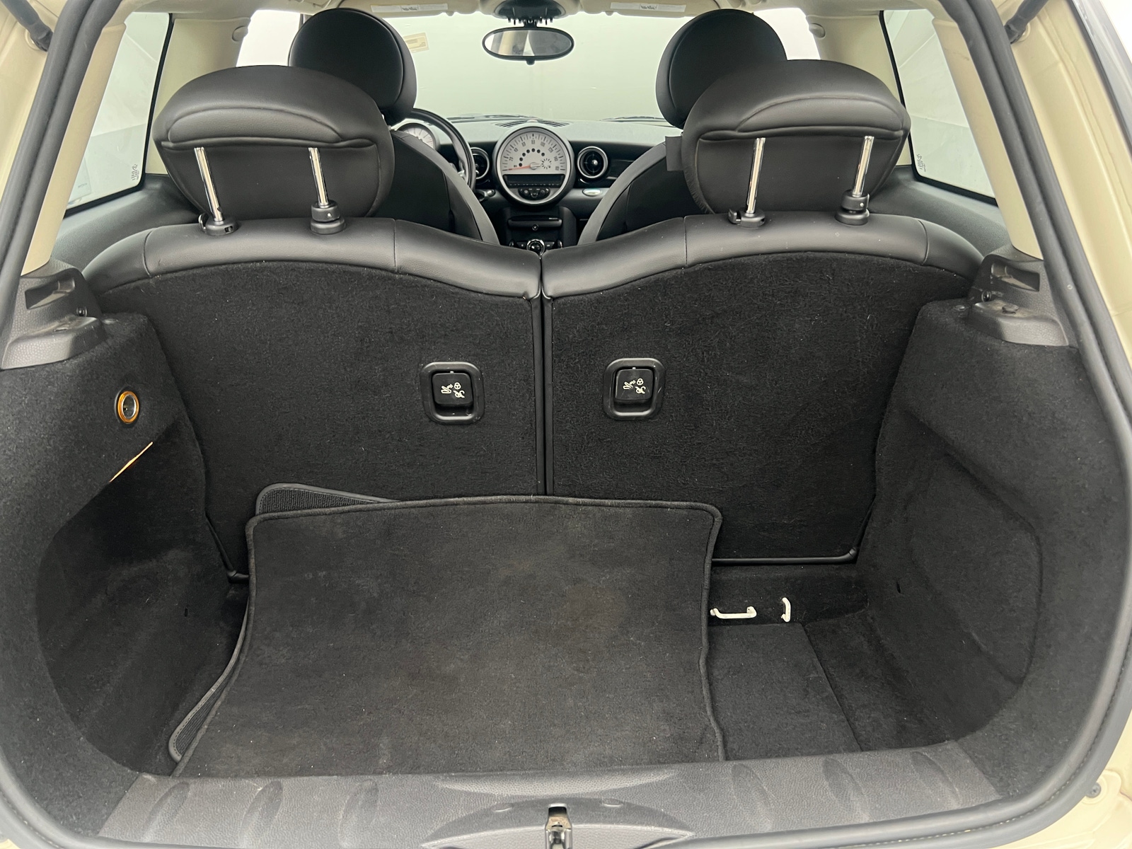 Thumbnail: 2012 MINI Cooper Hardtop - 4