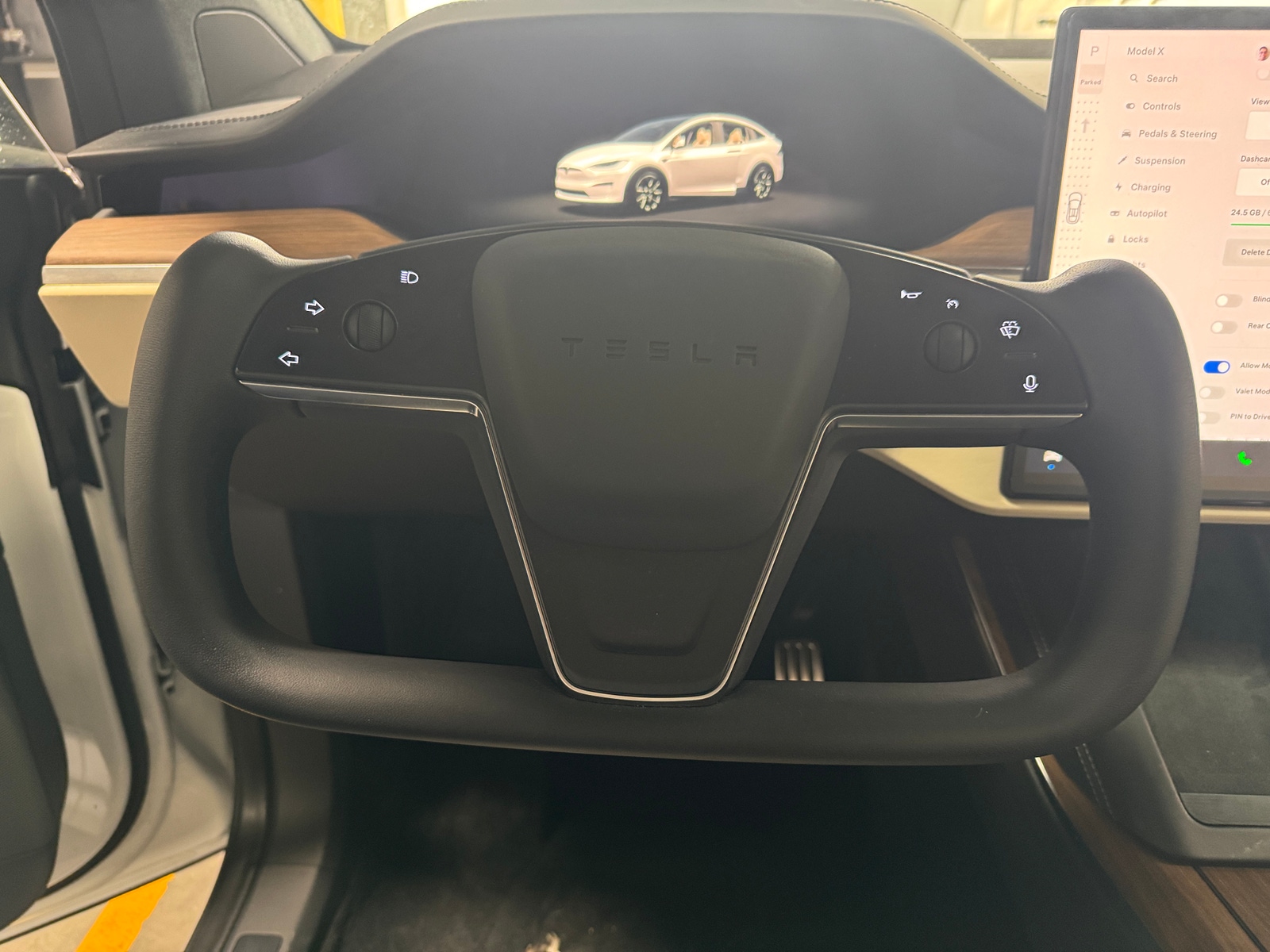 Thumbnail: 2023 Tesla Model X - 4