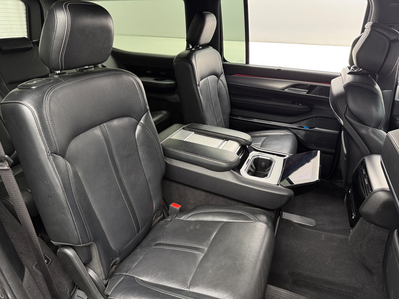 Thumbnail: 2022 Jeep Grand Wagoneer - 5