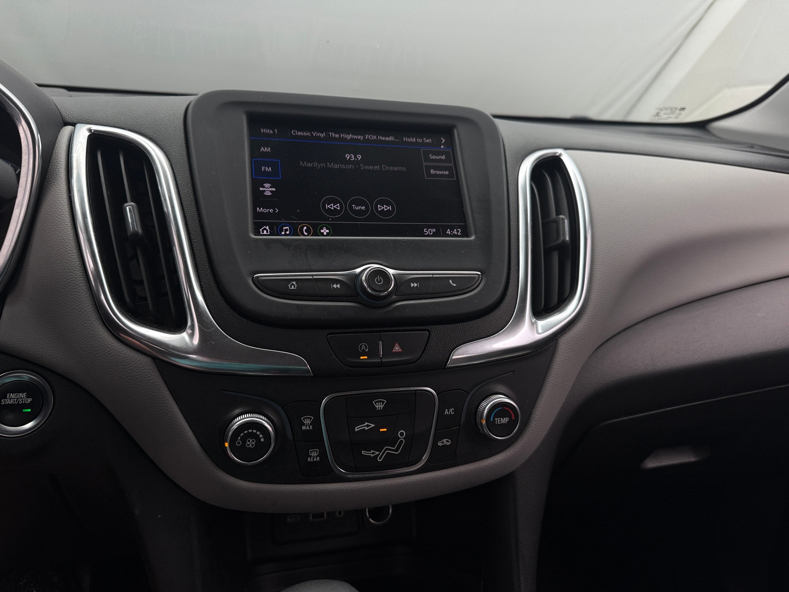 Thumbnail: 2022 Chevrolet Equinox - 4