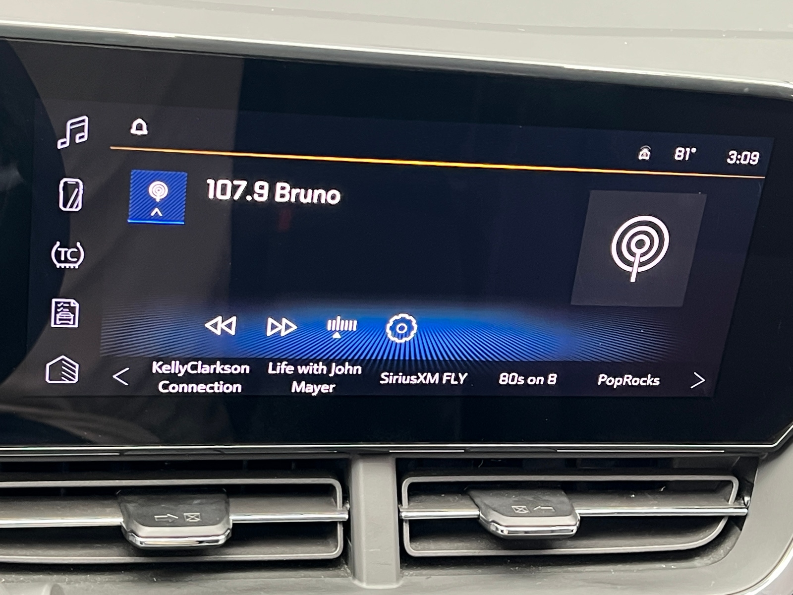 Thumbnail: 2025 Chevrolet Trax - 4