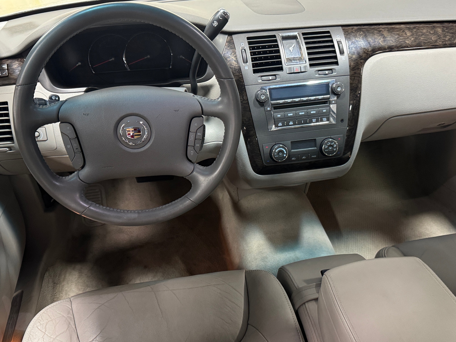 Thumbnail: 2011 Cadillac DTS - 4